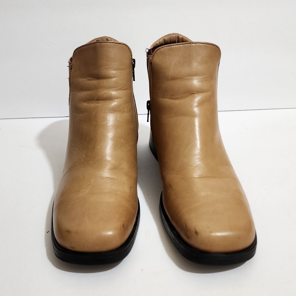 Santana Canada Beige Square Toed Leather Ankle Boots - Picture 2 of 8
